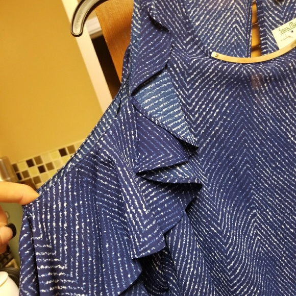 Michael Kors shoulder crop top size medium - Picture 4 of 8